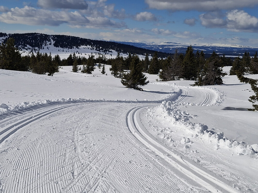 Ned mot Hitvegen, ser mot Gausdal Nordfjell