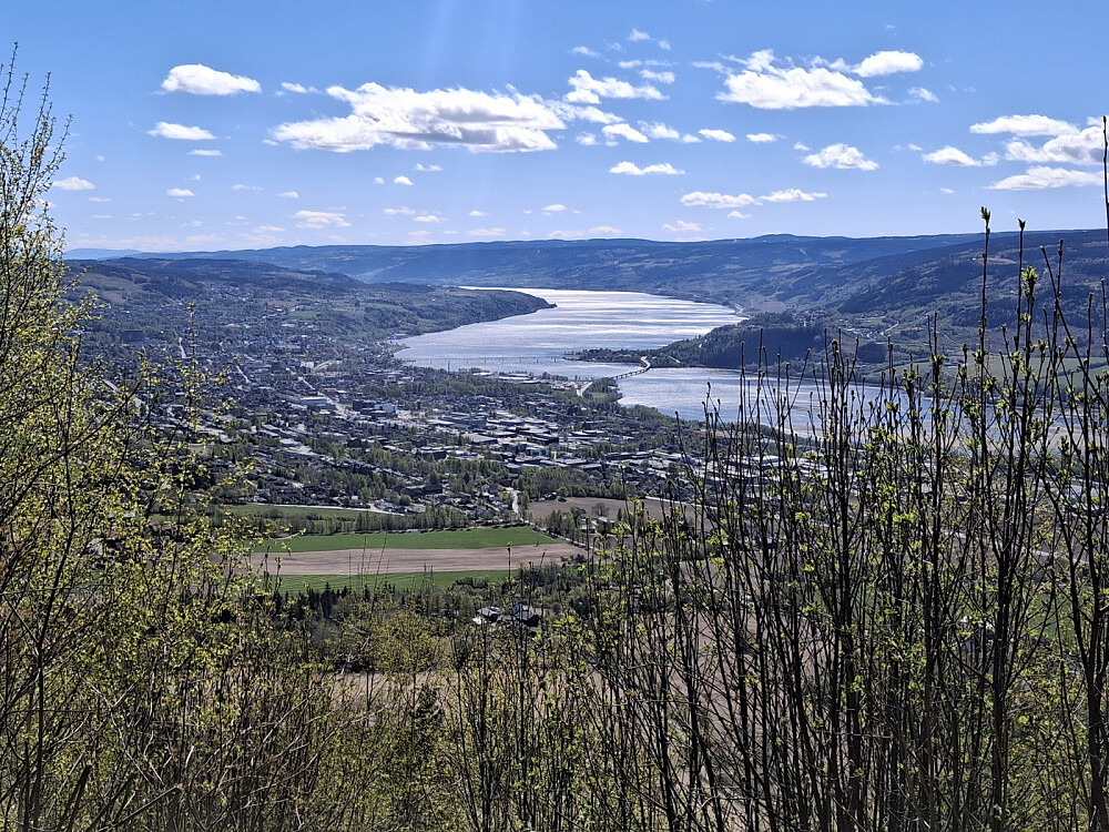 Utsikt mot Lillehammer og Mjøsa
