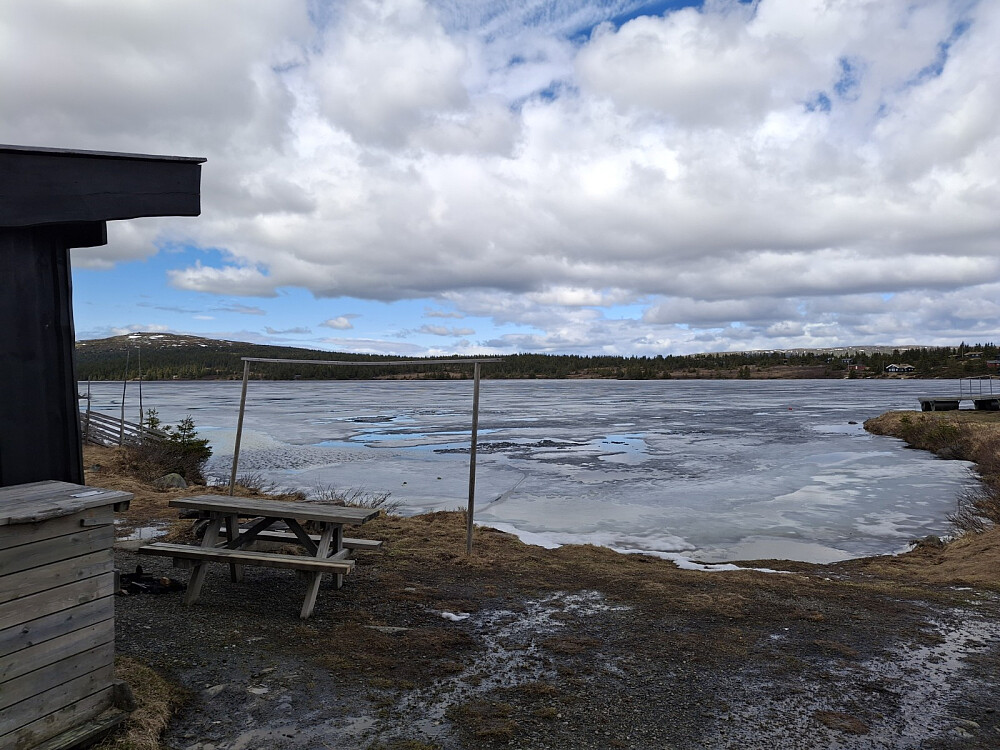 Ved Nevelvatnet gapahuk