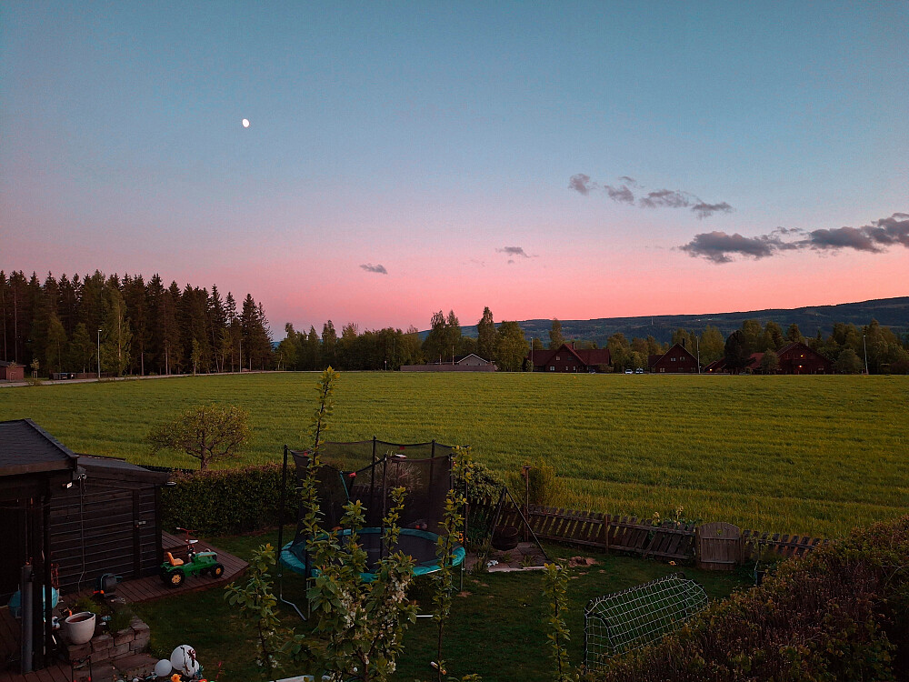 Kveld med måne