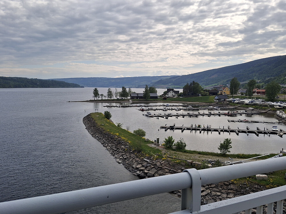 På Vingnesbrua, mot båthavna