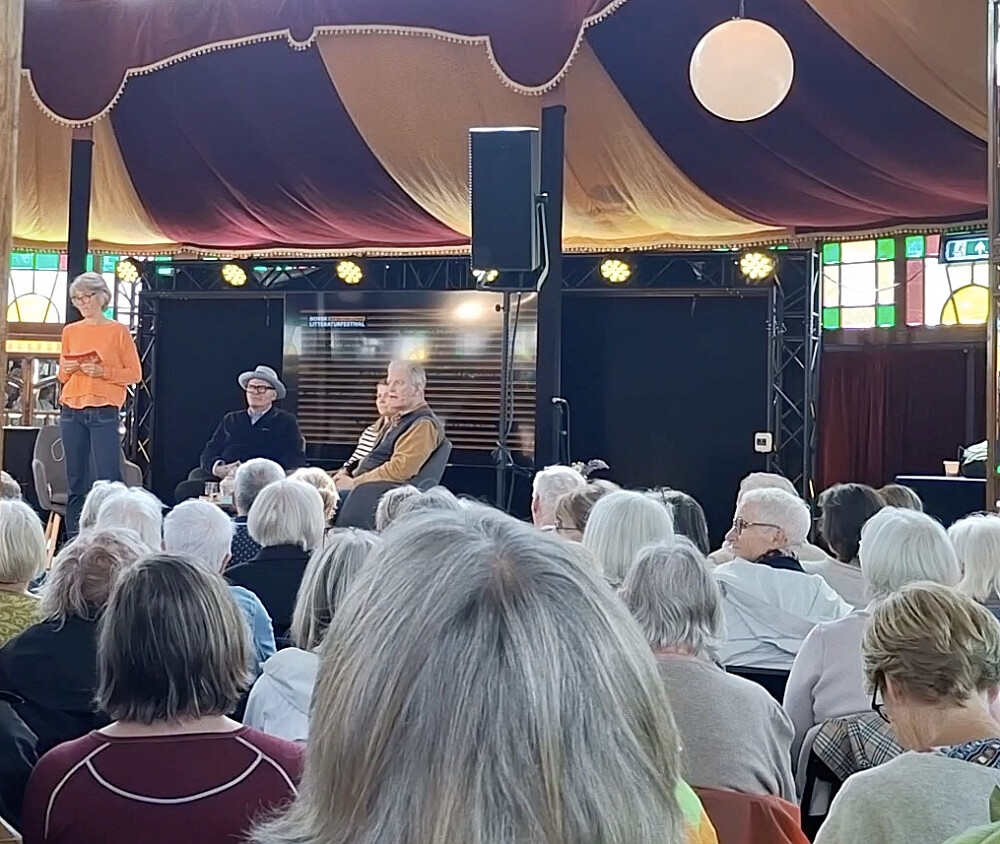 Fullt hus i festivalteltet