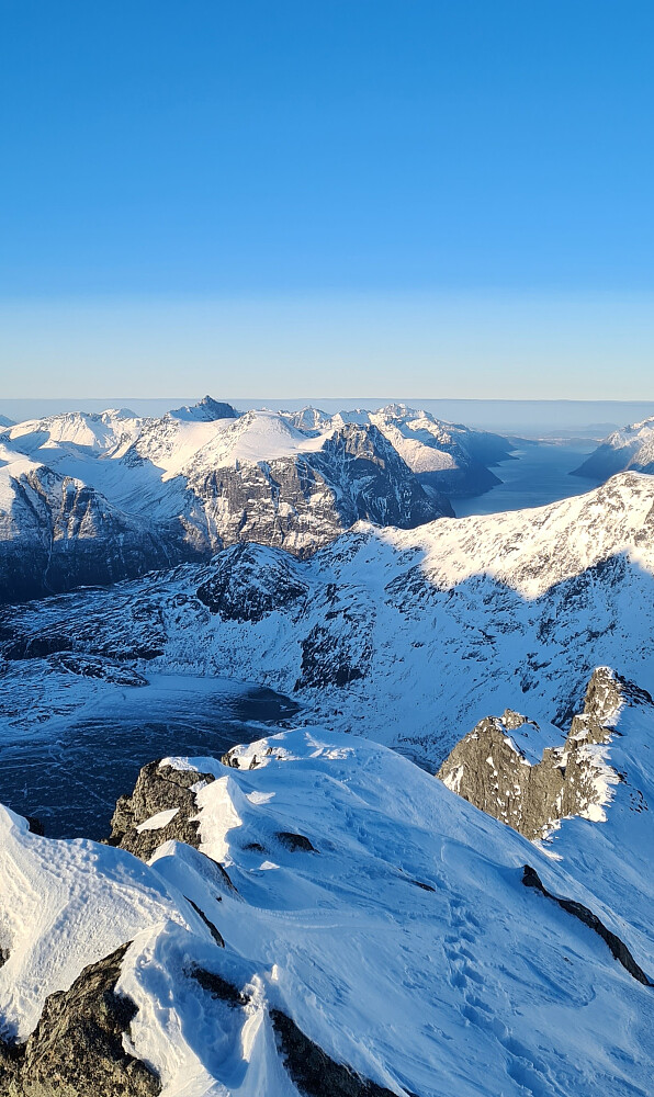 Utsikt fra Hornindalsrokken.