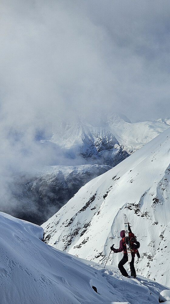 På veien opp ryggen til Risenosa.
