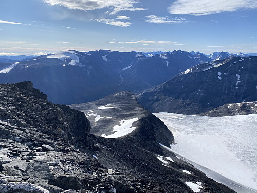 Fra Svellnose mot Svellnosbreen og tinderekka øst for Visdalen