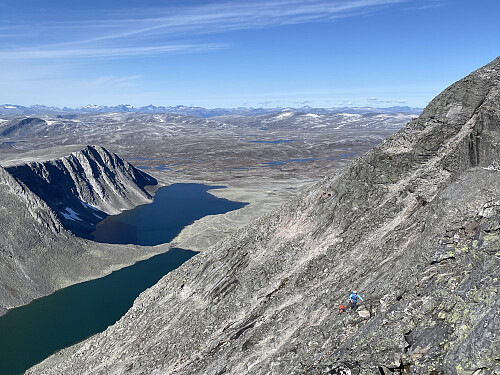 Fra samme sted mot Larstjørnene, og våre nye «makkere» følger på