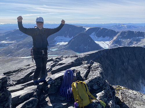 …og litt feiring hører med når landets siste 2000m-topp er i boks!