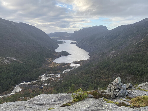 Utsikt ut Liarvatnet