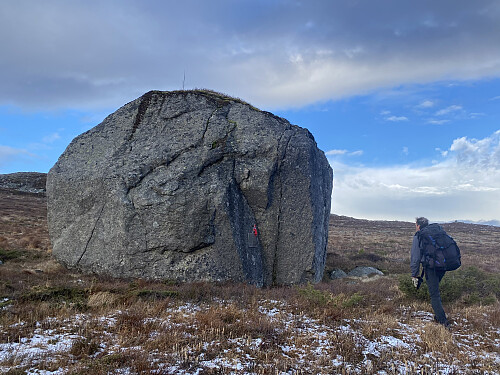 Ein sving bortom minnesmerket på Brogaheia