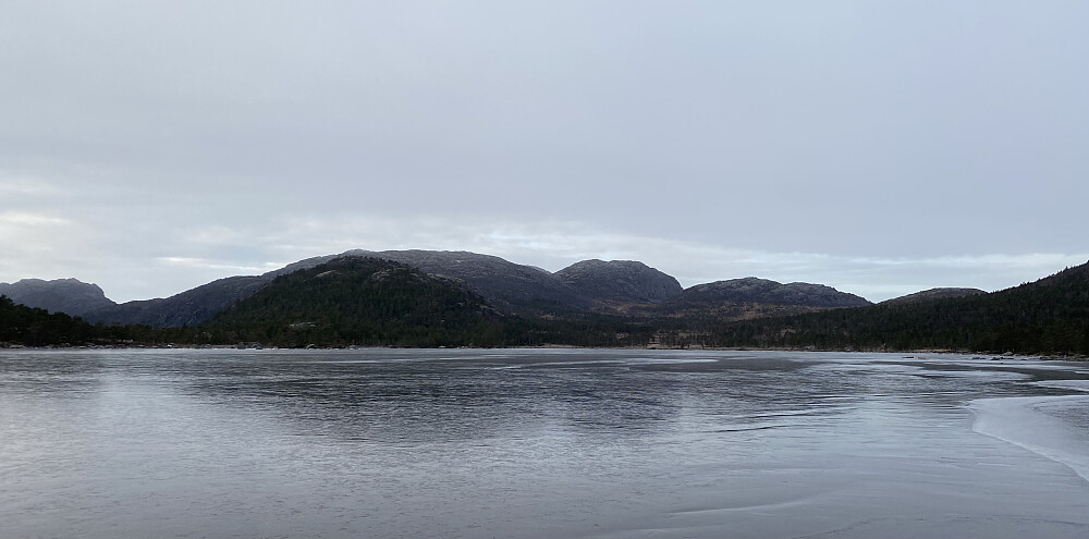 Islagt på Forenesvatnet