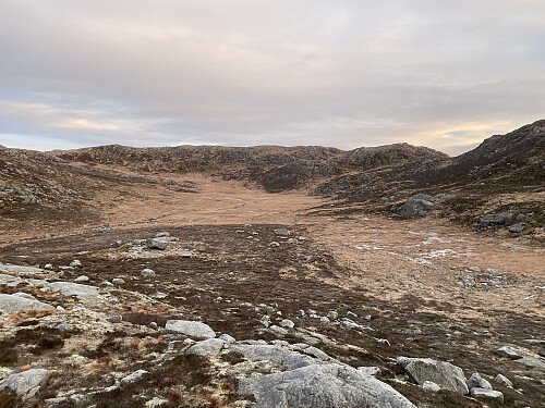 Frå same staden mot Grautabotn