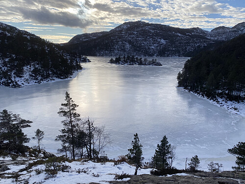 …der me får flott utsikt over Svartavatnet med Godlifjellet i bakgrunnen