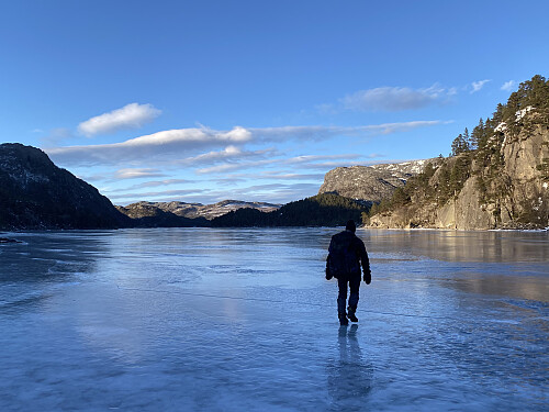 Retur nordover Longavatnet