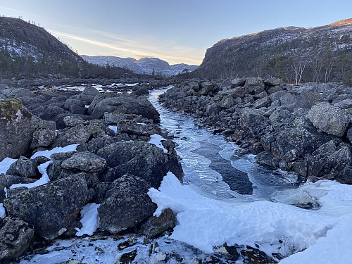 Kanalen nedanfor stemmen