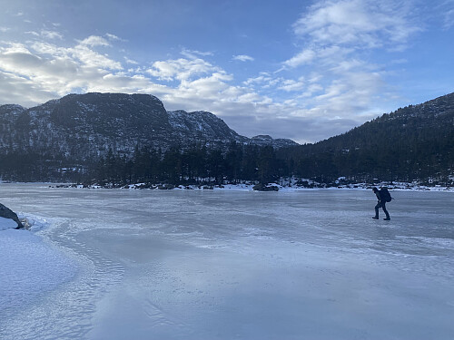 I kraftig blest òg på Øyavatnet