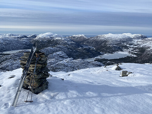 Kongeutsikt frå stupkanten på Vardhusheia!