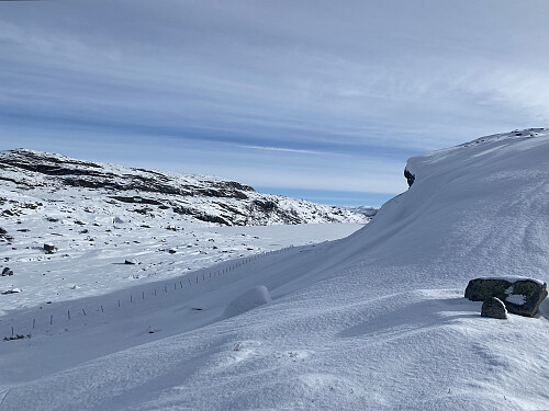 Mot utløpet av Brogavatnet der vinteren rår