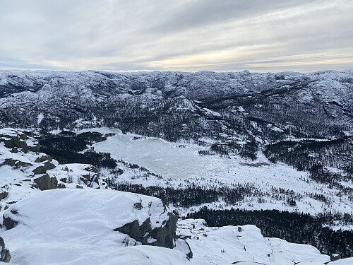 Mot vakre Forenesvatnet