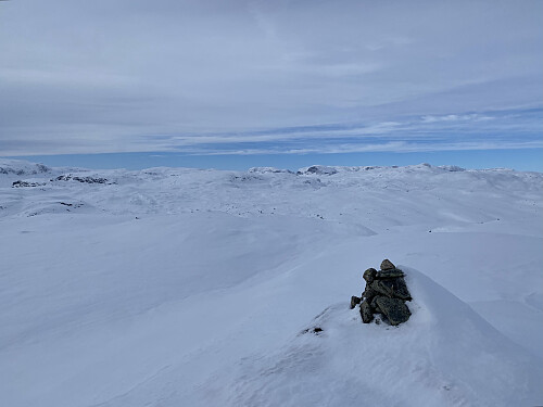 Tilnærmet samme utsikt fra Tyrvelinuten, men Sveigen og deler av Kistenuten er også med