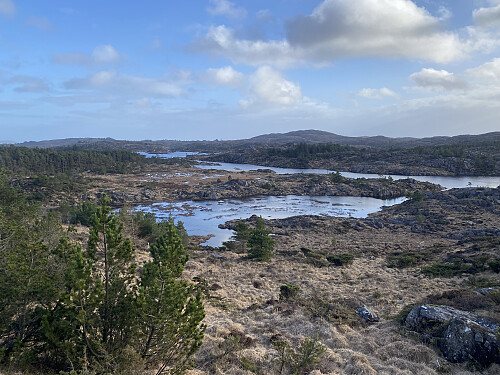 Mot søraust-enden av Oskreivatnet, Melstokkevatnet og Søre Sålefjell