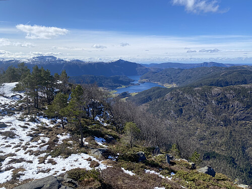 Frå same staden mot Bogsfjorden med Gunlanuten og Herenibba