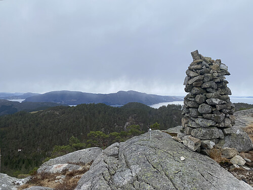 På Vardaheia med utsikt mot Ombo