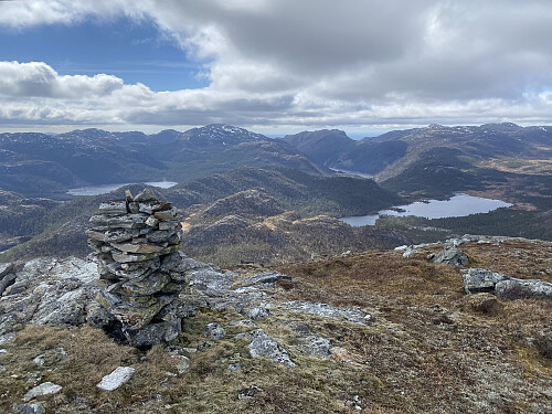 Flott aprildag på Vardhusheia - kun timen å gå frå hytta ved Forenesvatnet!