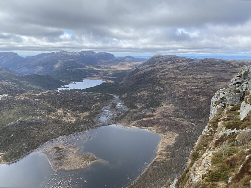På stupkanten med 300 hm ned til Vardhustjødnane