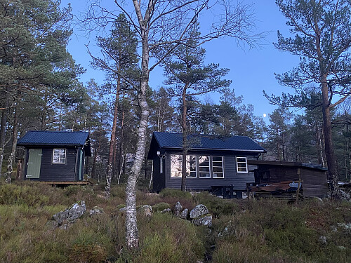 Hytta under den stigande månen