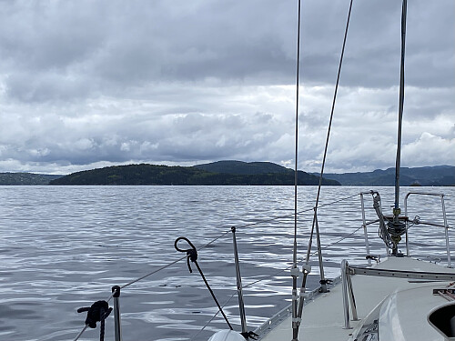 Med kurs for Håøya fra nord