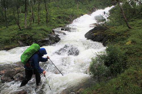 Struggling down Tromdalen to a river crossing many times bigger, with only half a bridge.