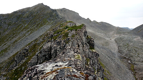 Lyshorntinden ridge continuing towards Senja Hesten proved too difficult for a ropeless solo traverse with no prior knowledge of difficulty.