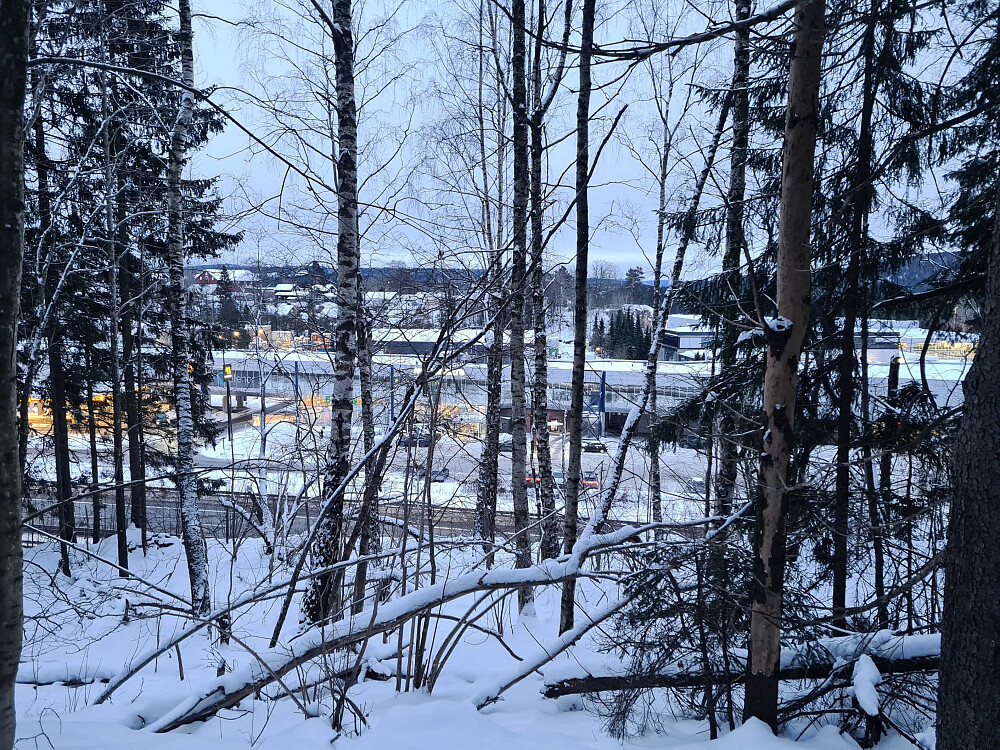 Utsikt over E18 mot Liertoppen kjøpesenter