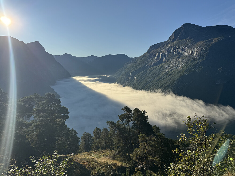 Ytre Geirangerfjorden; dette tegner til å bli en bra dag!