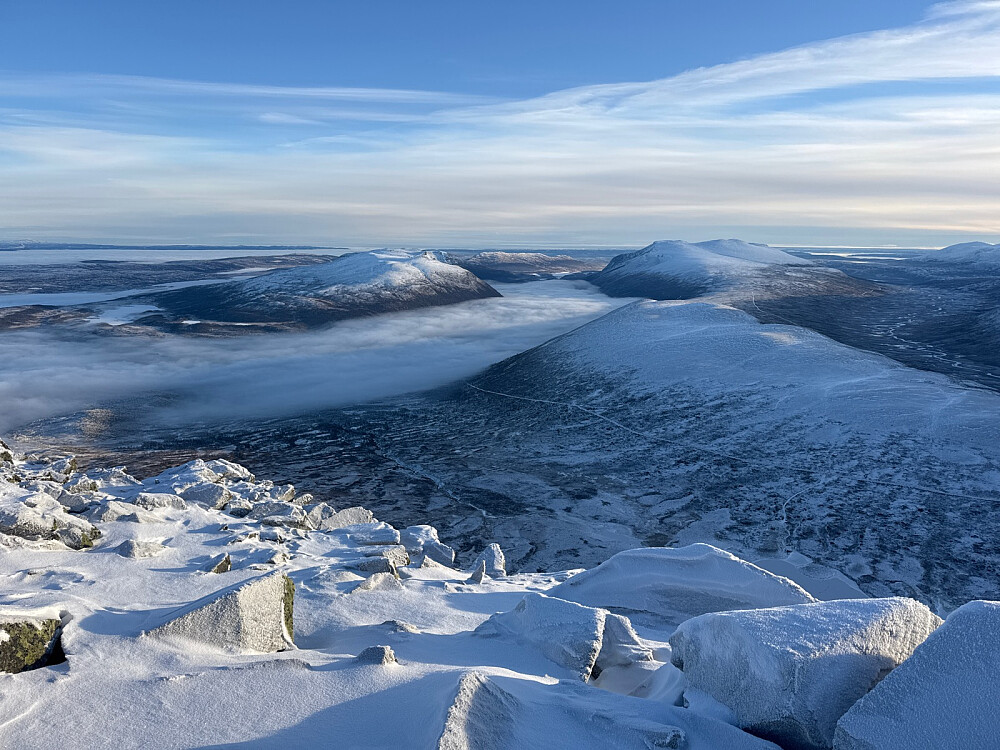Magisk med tåken som «fløt» innover alle daler og forsenkninger i terrenget