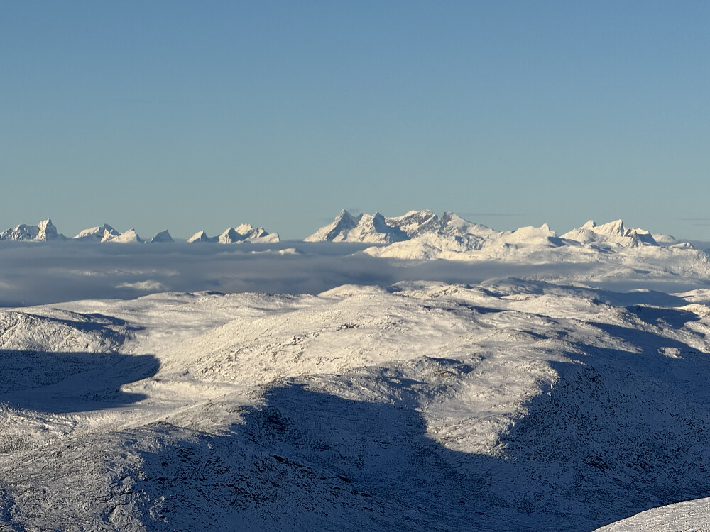 Magisk også mot «havet» som flyter inn under Hurrungane