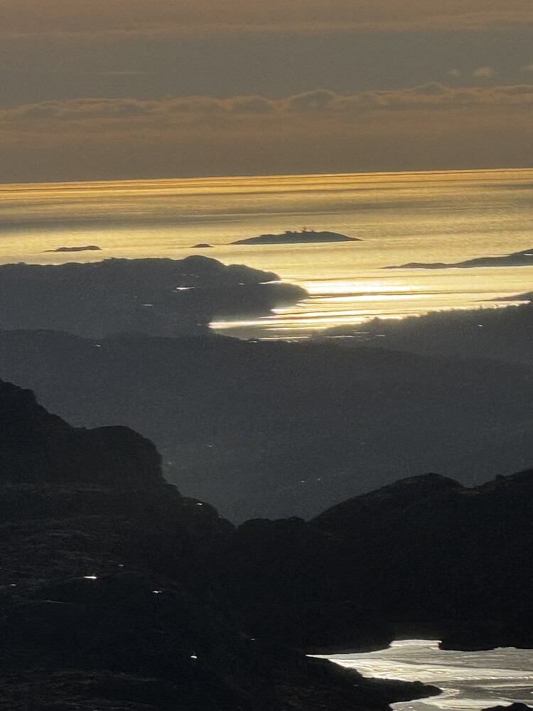 Marsteinen badet i februarsol