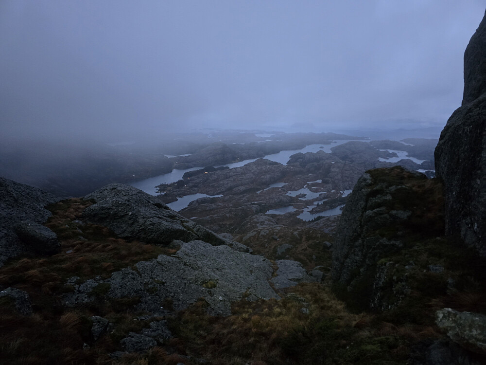 Første innslag av utsikt - Mot Dumbefjorden