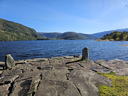 gammel kai ved nøst, Haus på andre siden av fjorden