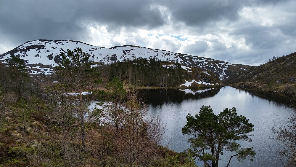 ved Fagerstølsvatnet, Stongfjellet i bakgrunnen
