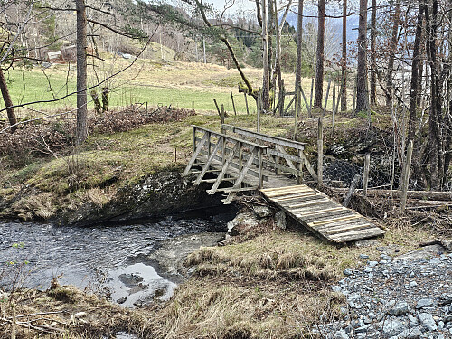 nederste broen over Røyrvikelva der jeg gikk over