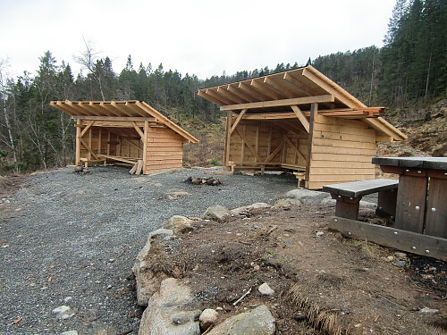 Løvstakken gapahuk under bygging