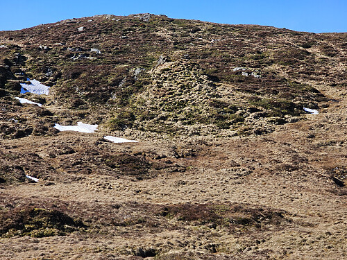 hoppbakken sett fra andre siden av myren