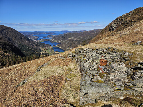 ruinen til hytten Snorre som ligger øverst i Jordalsskaret 