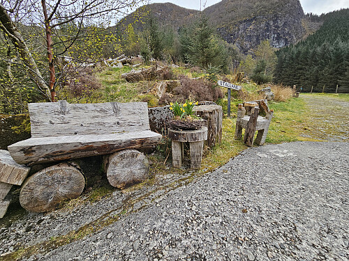 ved veikryss til Stallane