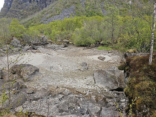 øvre del av Bondhuselva helt tørrlagt i dag