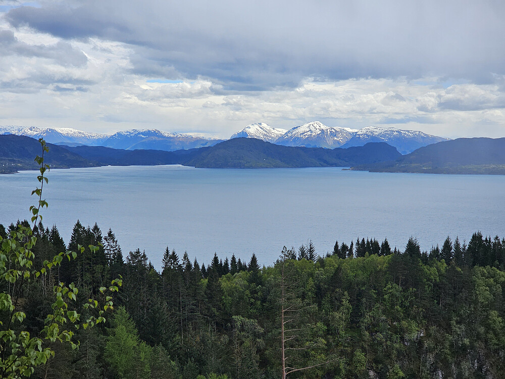 utsikt mot Rosendals fjellene fra bratthenget