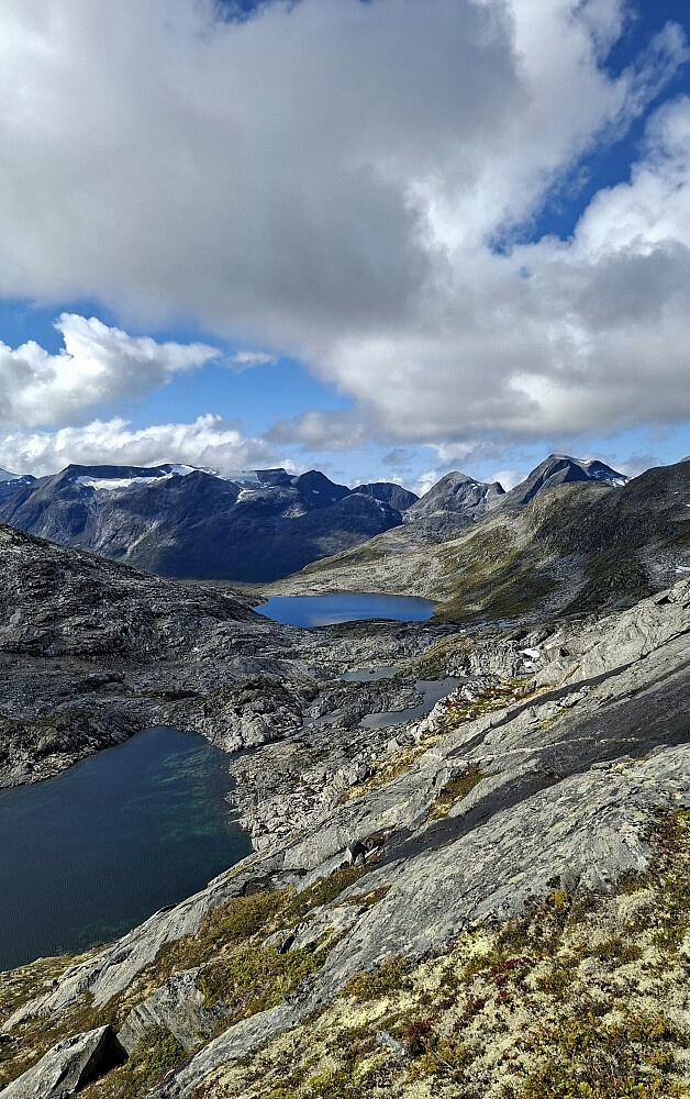 Mot Isglupane i stigninga mot toppen av Skarfjellet
