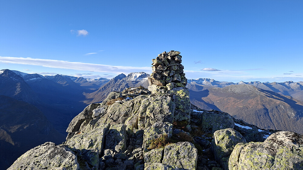 På toppen av Svartebottstinden