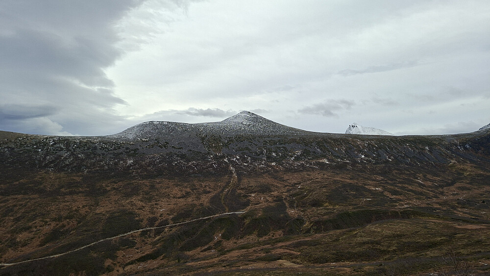 Urhaugen sett fra oppstigningen til Kjøsen